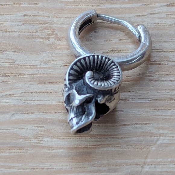Single Skull Earring Sterling Silver - Picture 2 of 4